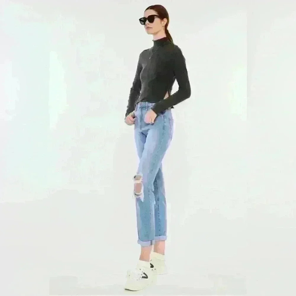 Mom Jeans - Picture 3 of 12